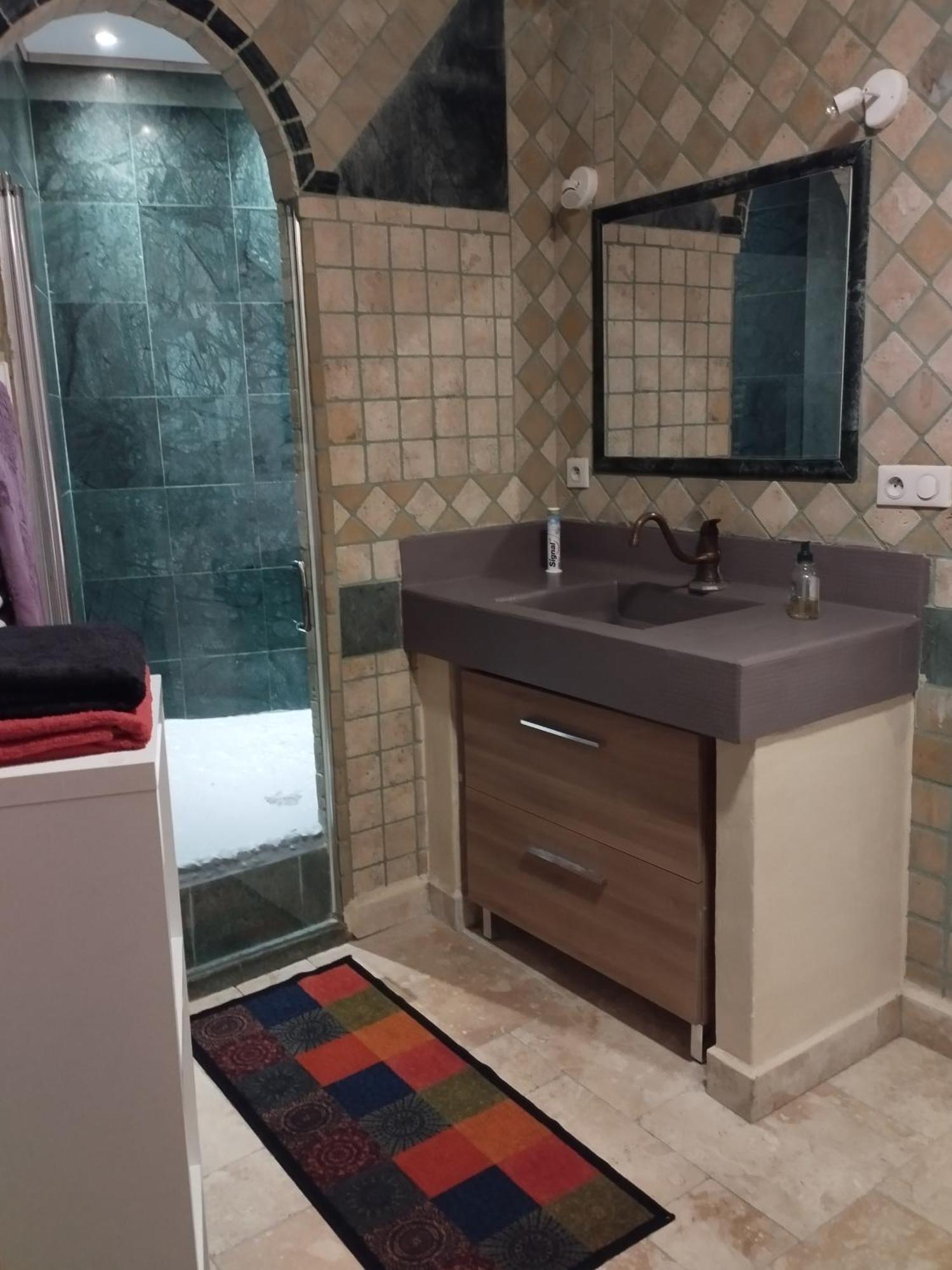Tres Bel Appartement Cosy Et Chaleureux A Nîmes Exterior foto