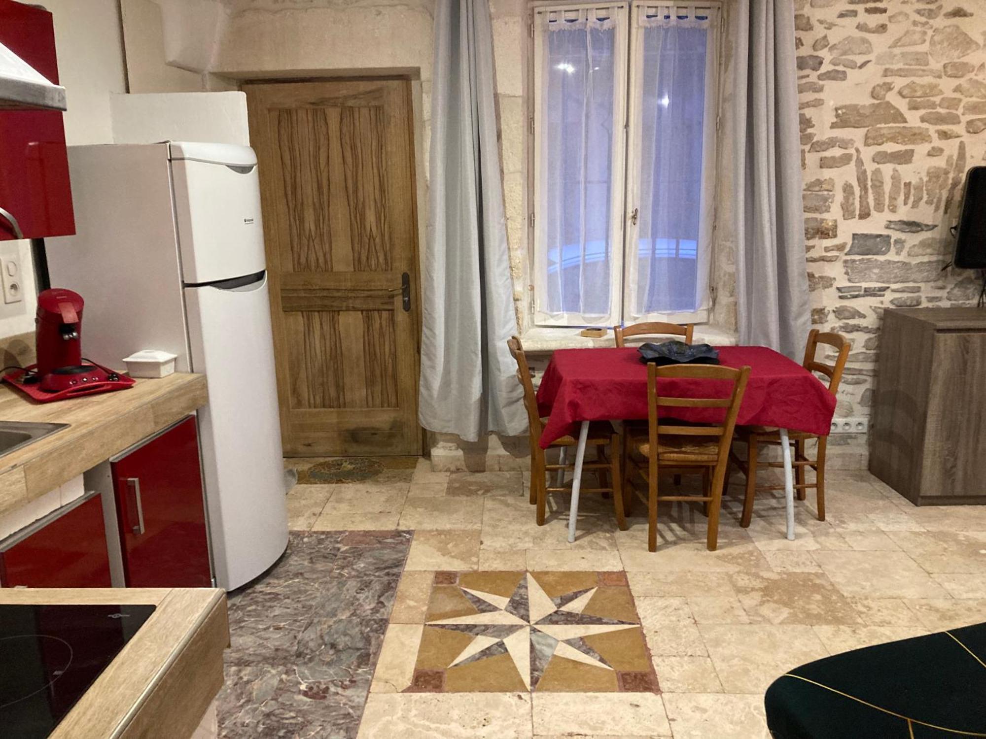 Tres Bel Appartement Cosy Et Chaleureux A Nîmes Exterior foto